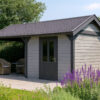 Tuinhuis met zijluifel en zadeldak